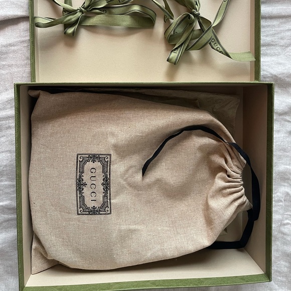 GUCCI HALF-MOON-SHAPED MINI BAG WITH INTERLOCKING G - Picture 6 of 10